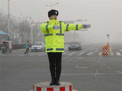切实做好道路交通安全管理工作,加强公安交警队伍正规化建设,近日